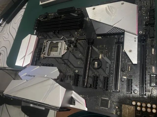 Placa-mãe ASUS ROG Strix Z370-E Gaming