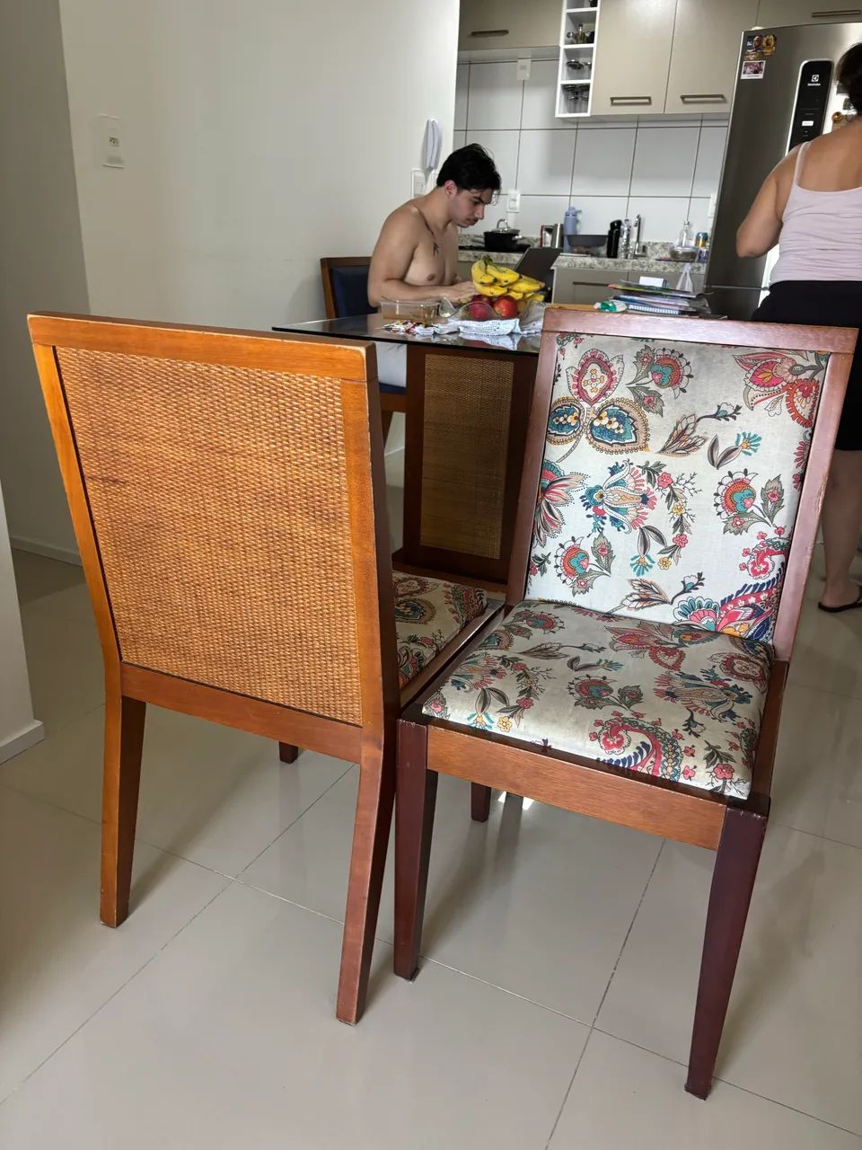 Mesa de Jantar 1,60 x 1,00 com Tampo de Vidro + 4 Cadeiras - Foto 4