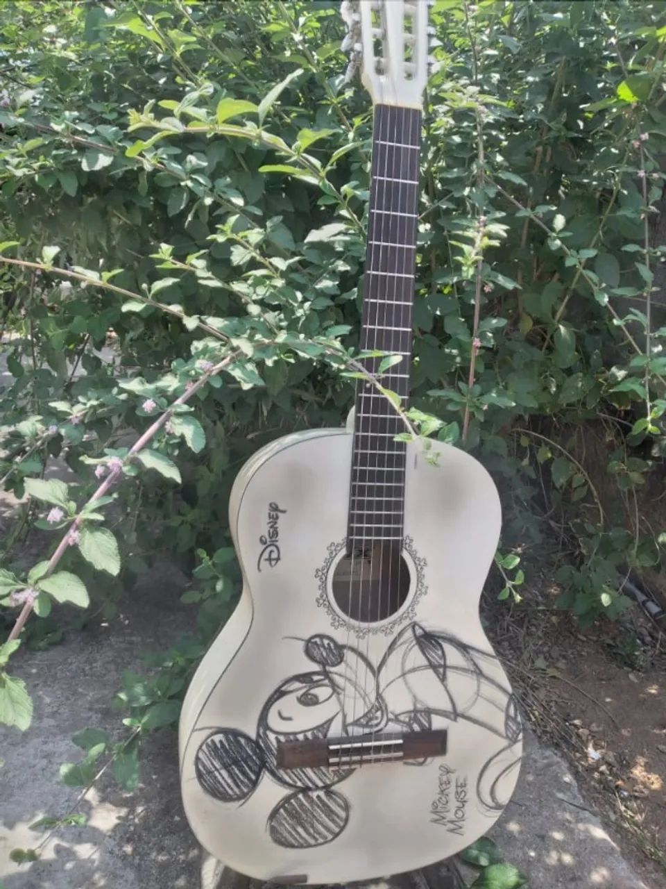 Violão do Mickey
