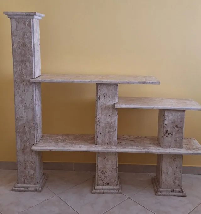Estante de mármore