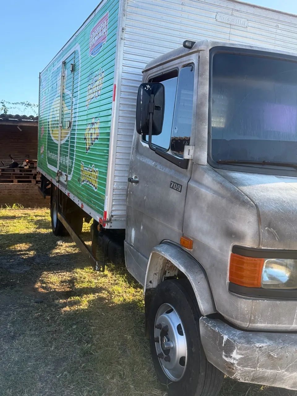 Mercedes 709 Baú  - Foto 3