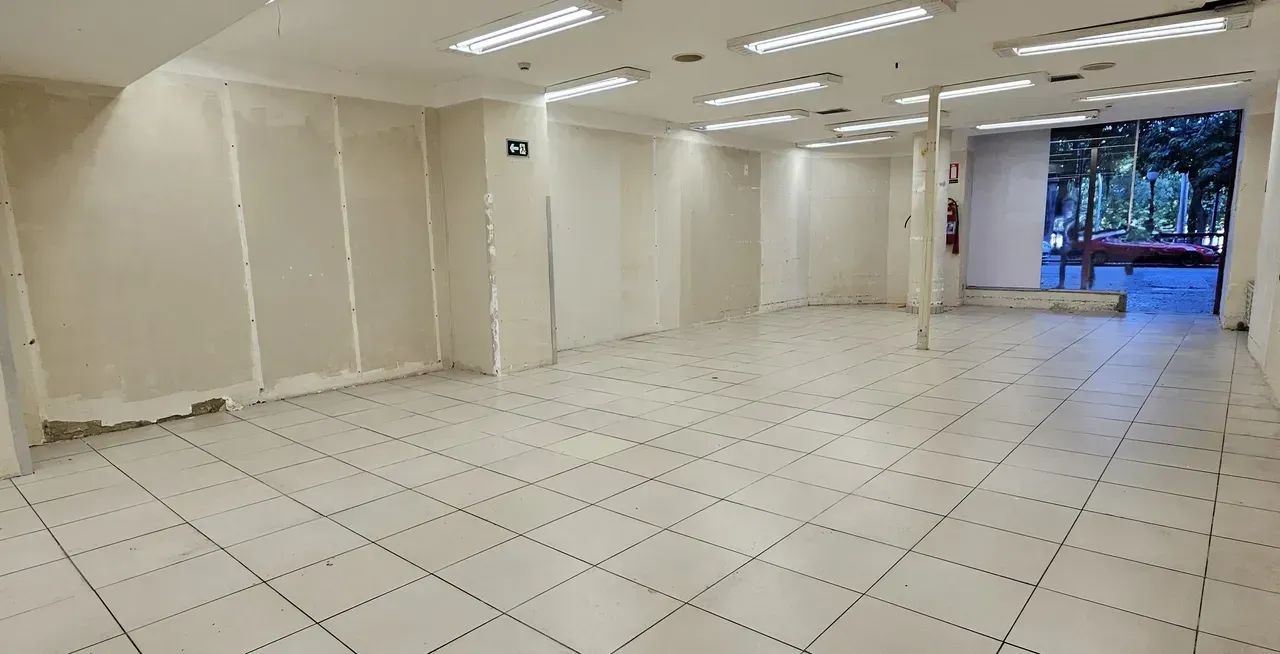 BAIXO GLORIA - Lojão frente Rua