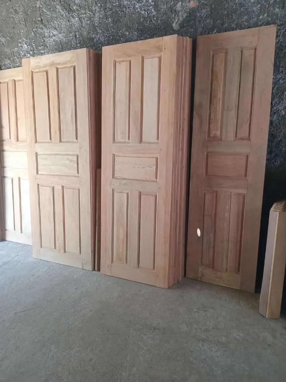 Portas e caixilhos de Cupiuba (Fazemos Entrega)