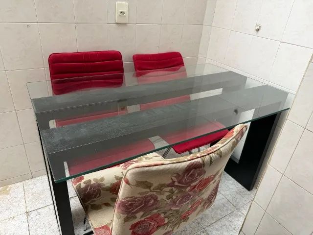 Mesa de vidro retangular + 4 cadeiras - Foto 3