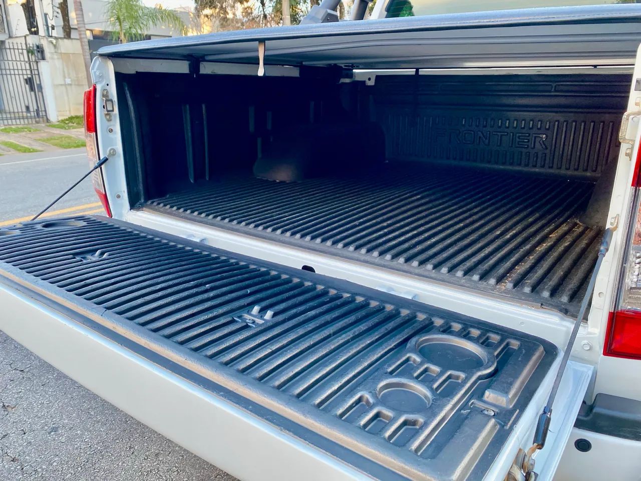 Nissan Frontier S CD 4X4 2.3 TB Diesel Mec. 2022 - Foto 12