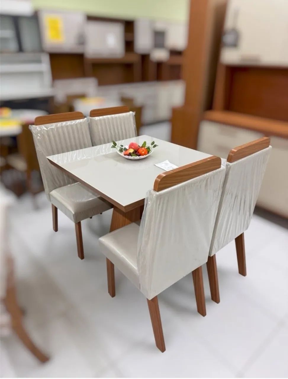 Mesa de Jantar Com Cadeiras (Produto Novo)