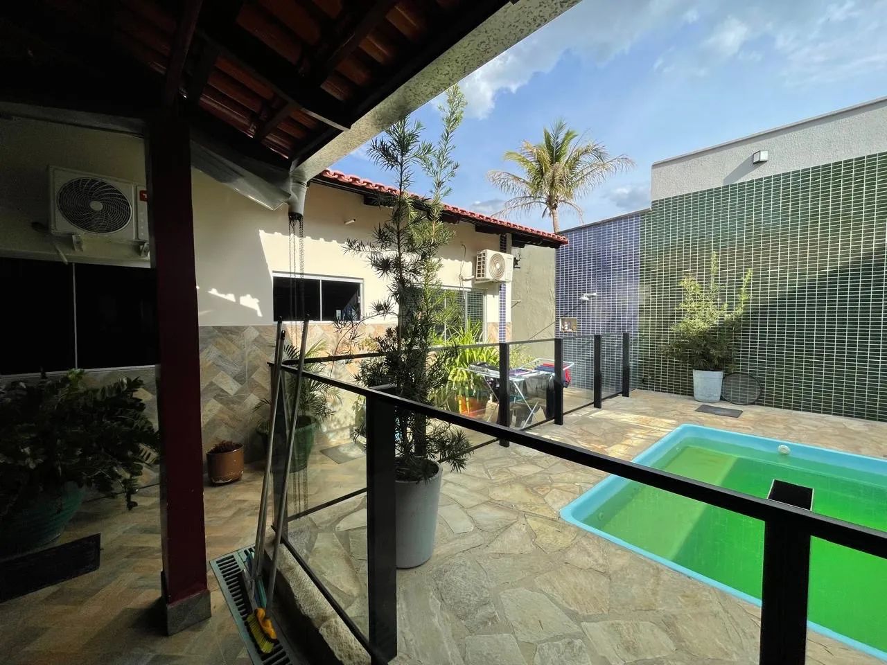 Casa 3 quartos, piscina - São Judas Tadeu. 