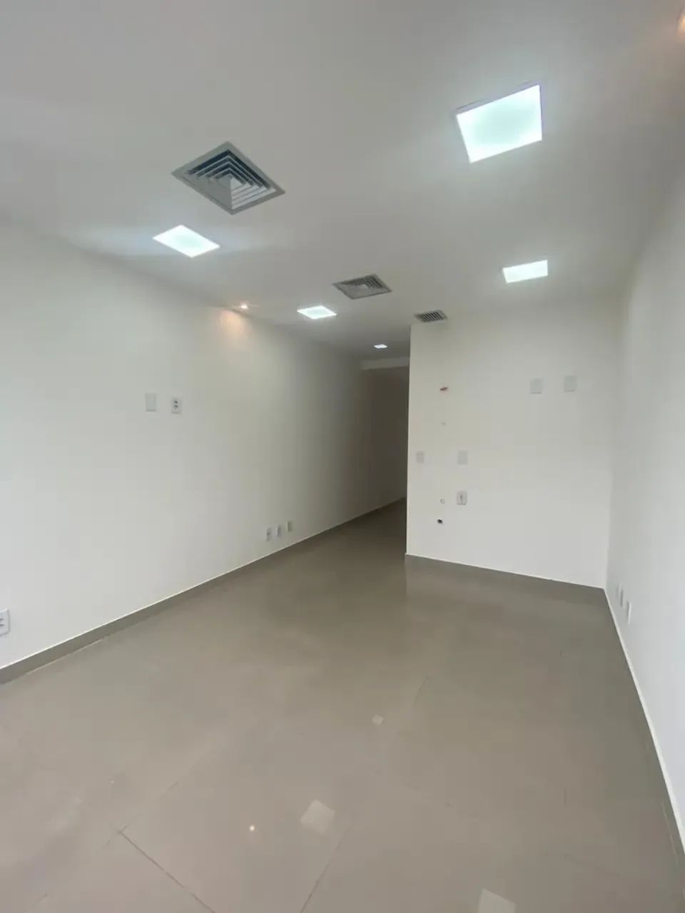 VENDO SALA COMERCIAL NO Condomínio A5 ( 23 mts) - Foto 2