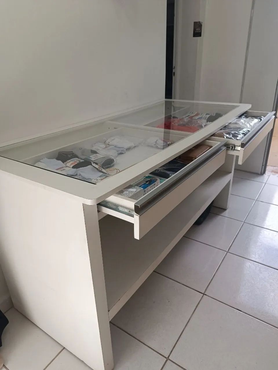 Mesa para loja linda