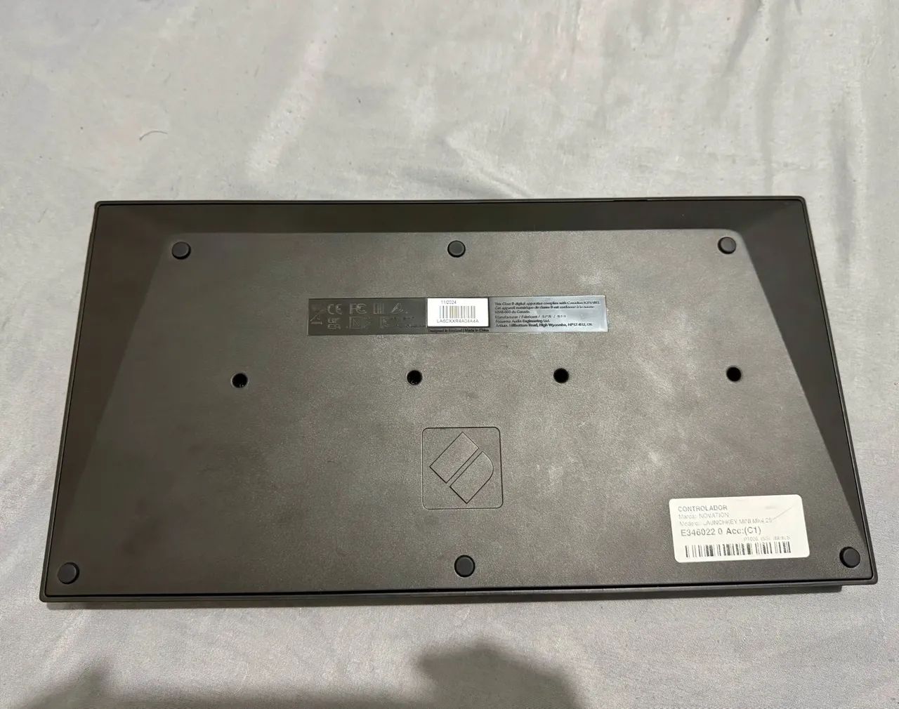 Controladora Novation Launchkey mini 25 MK4 - Foto 4