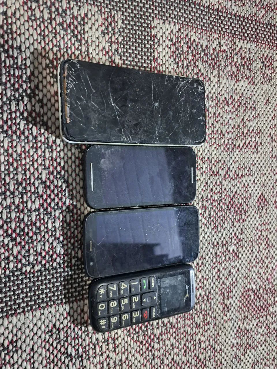 Lote com 4 celulares 