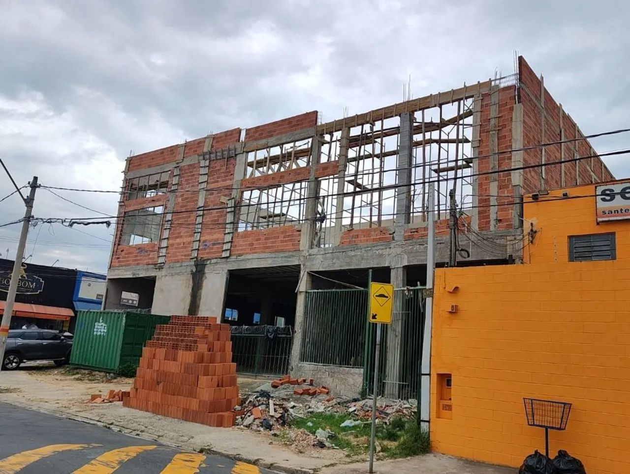 Barracao em fase de acabamento à venda. - Foto 2
