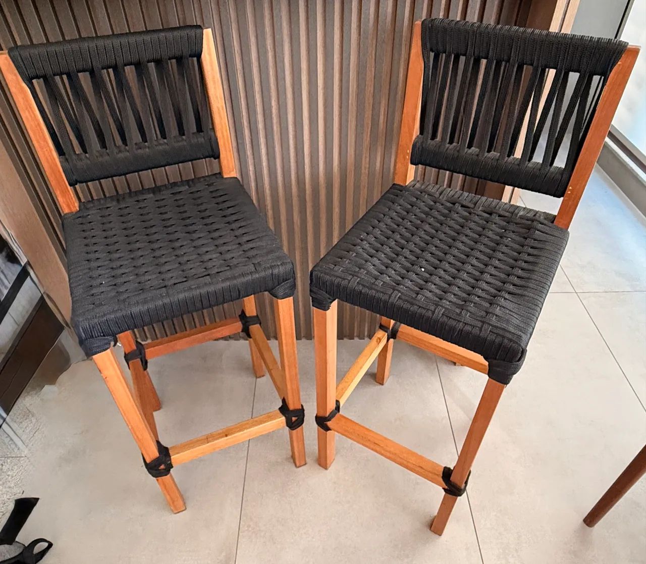 2 banquetas 