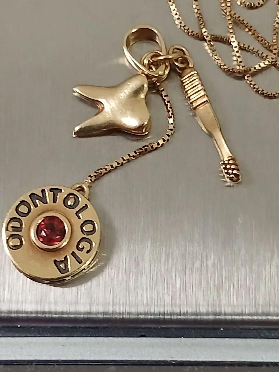 Cordão com pingente odonto, dente e escova 18k - Foto 2