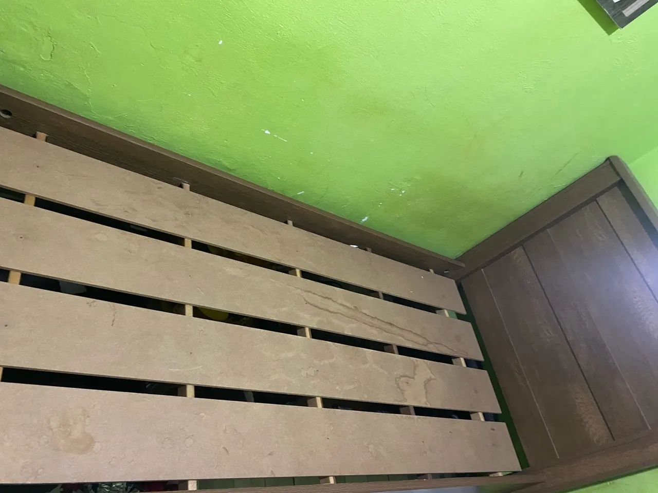 Cama de solteiro de madeira com cabeceira -R$ 350 - Foto 3