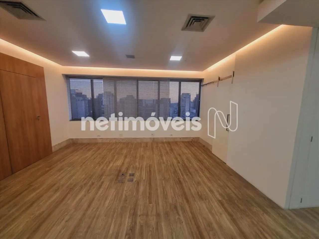 Conjunto Comercial de Alto Padrão com 151,50?m²; de Área Útil - Foto 2