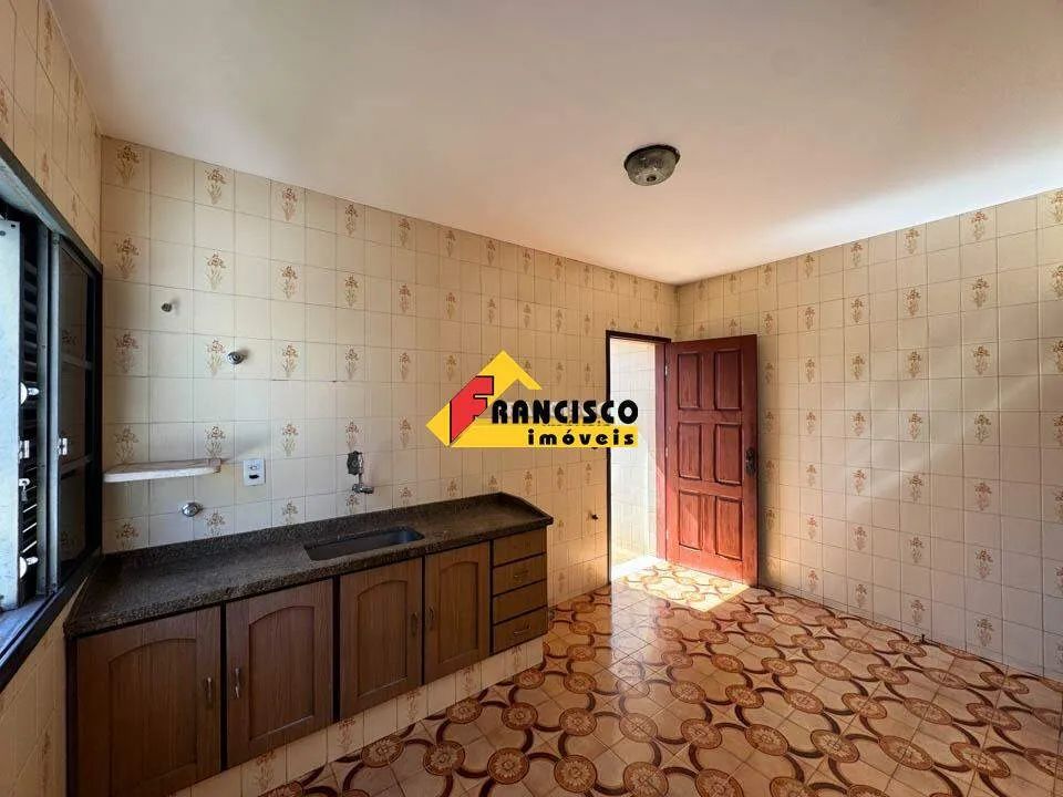 Casa para aluguel, 5 quartos, 2 suítes, 2 vagas, Centro - Divinópolis/MG - Foto 9