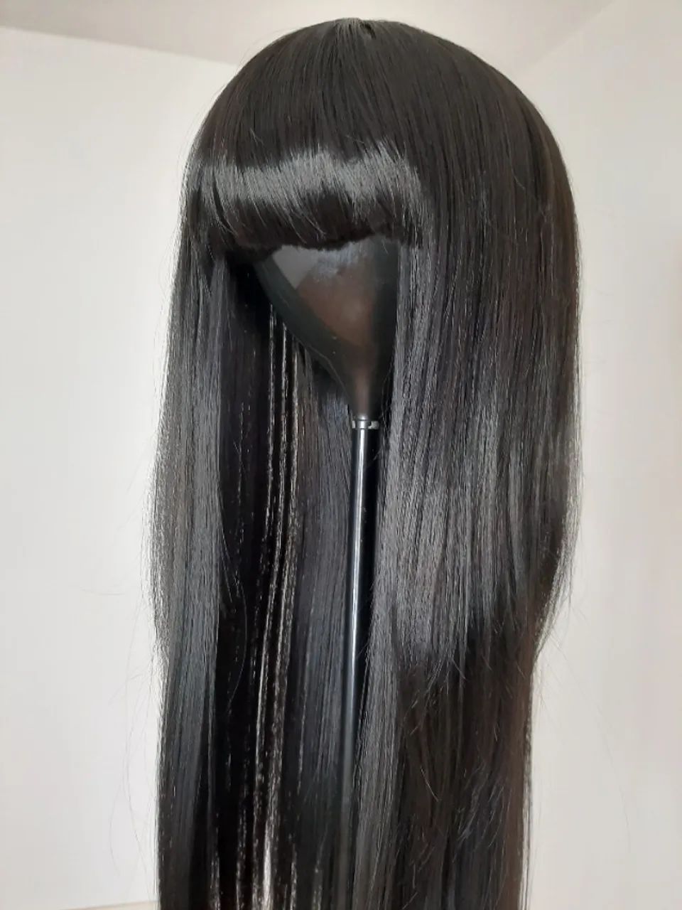 Peruca longa com franja  preta - Foto 3