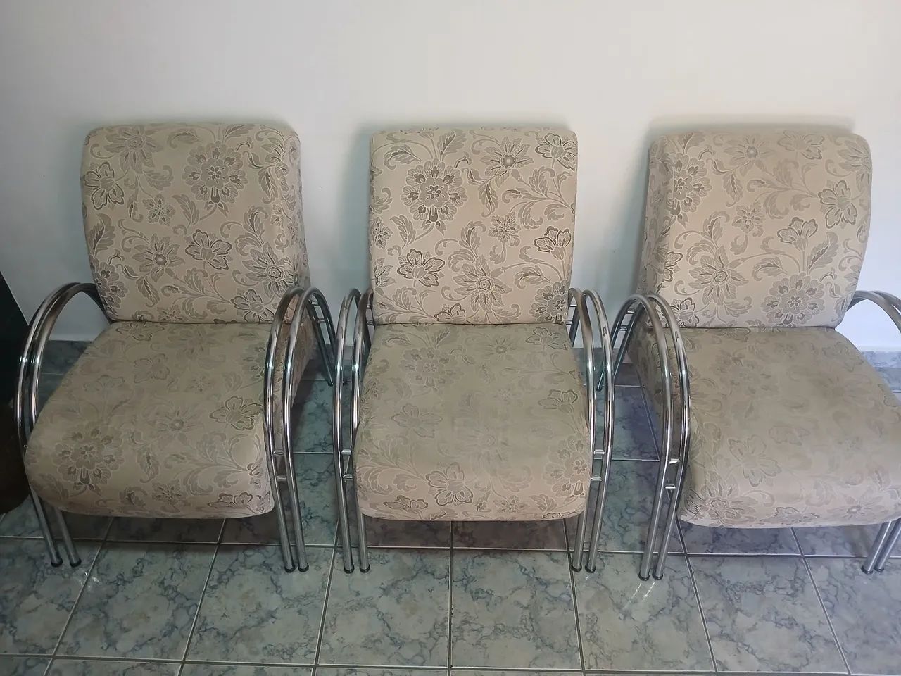 3 Poltronas individuais 