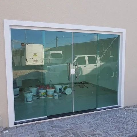 Vidro temperado 8mm Sistema M2000.