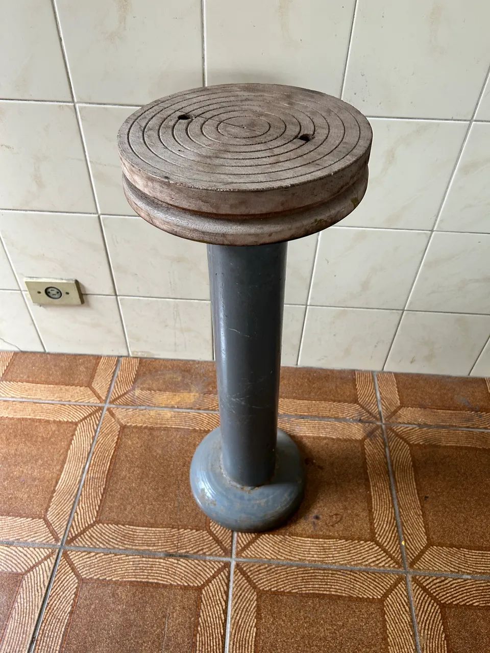 Banqueta antiga giratória ou roda de oleiro? Muito pesada - Foto 3