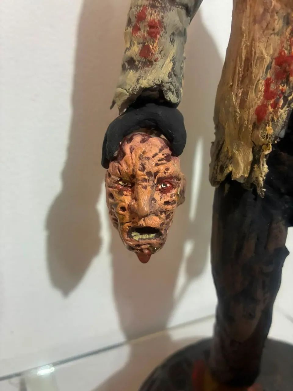 Escultura jaso voorhees 18 cm - Foto 3