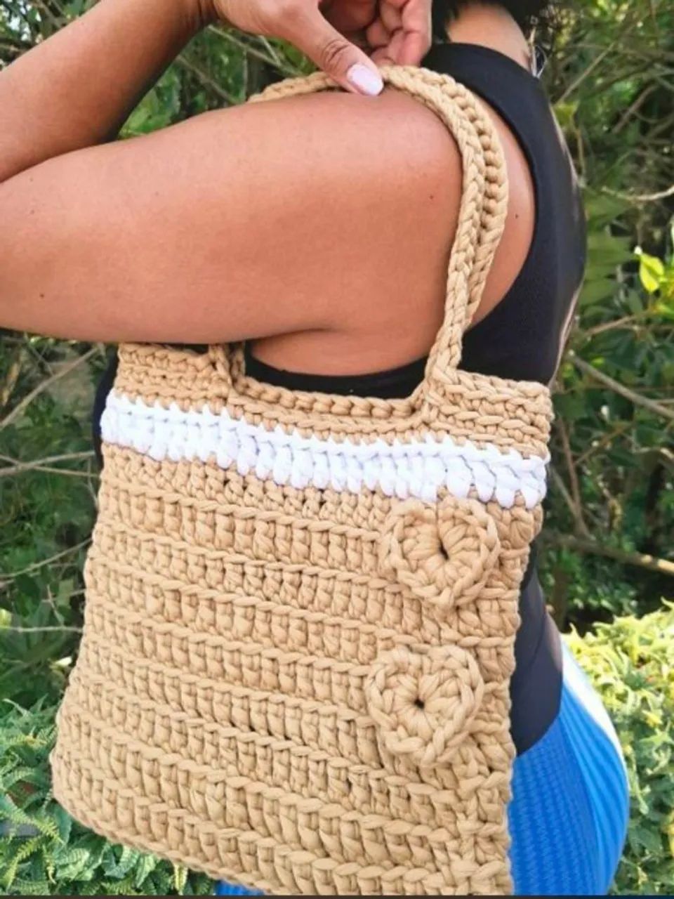 Bolsa lateral em croche, caramelo com listra branca  - Foto 2