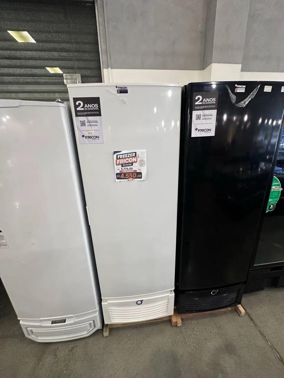 Freezer porta sólida 569L tripla ação - fricon 