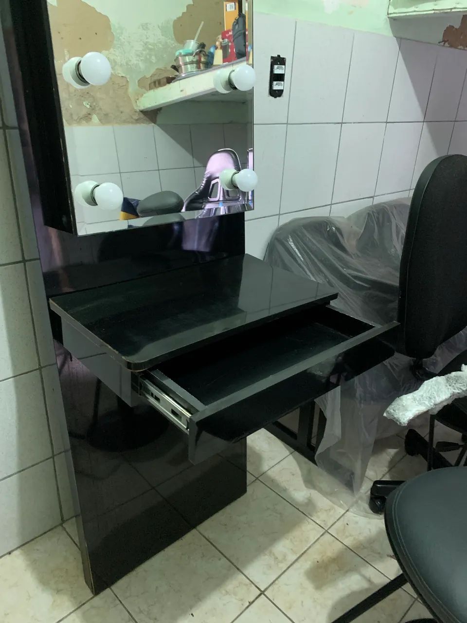 Penteadeira com cadeira reformada  - Foto 3