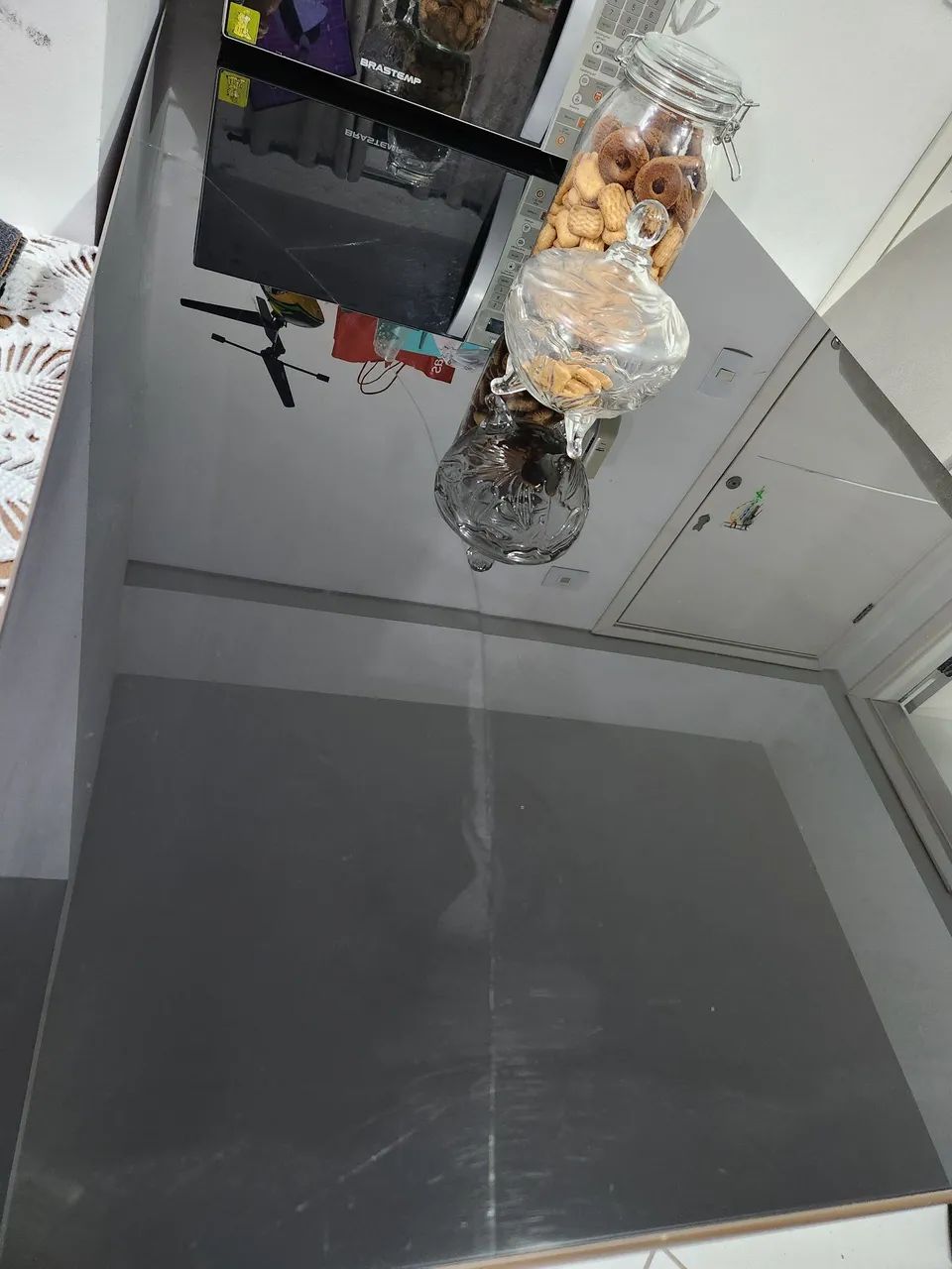 Vendo mesa com 6 cadeiras de tecido  - Foto 3