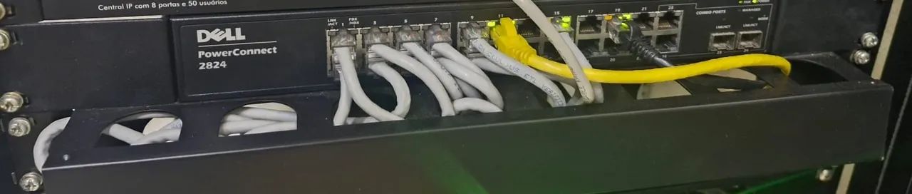 Swich DELL Power Connect 2824