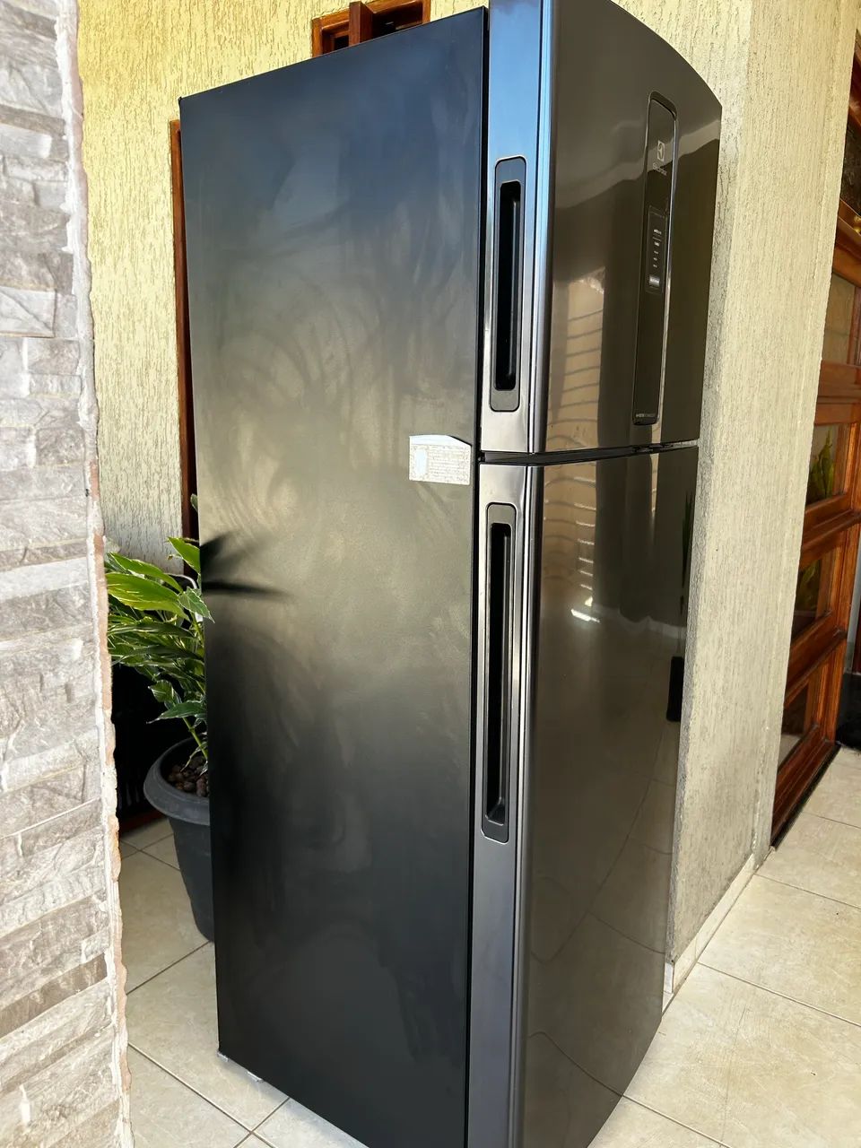Vende-se Geladeira Electrolux Frost Free Inverter 390L Duplex Black Inox - Foto 6