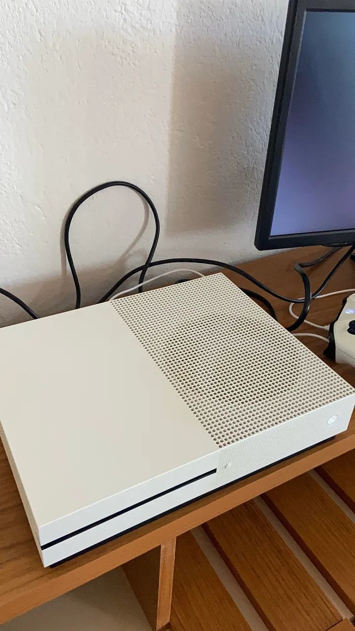 Xbox one S pra vender naquele precinho+de11 jogos
