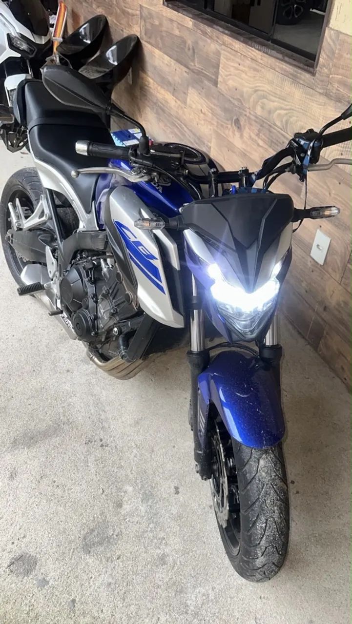 Cb650f muito nova ! 