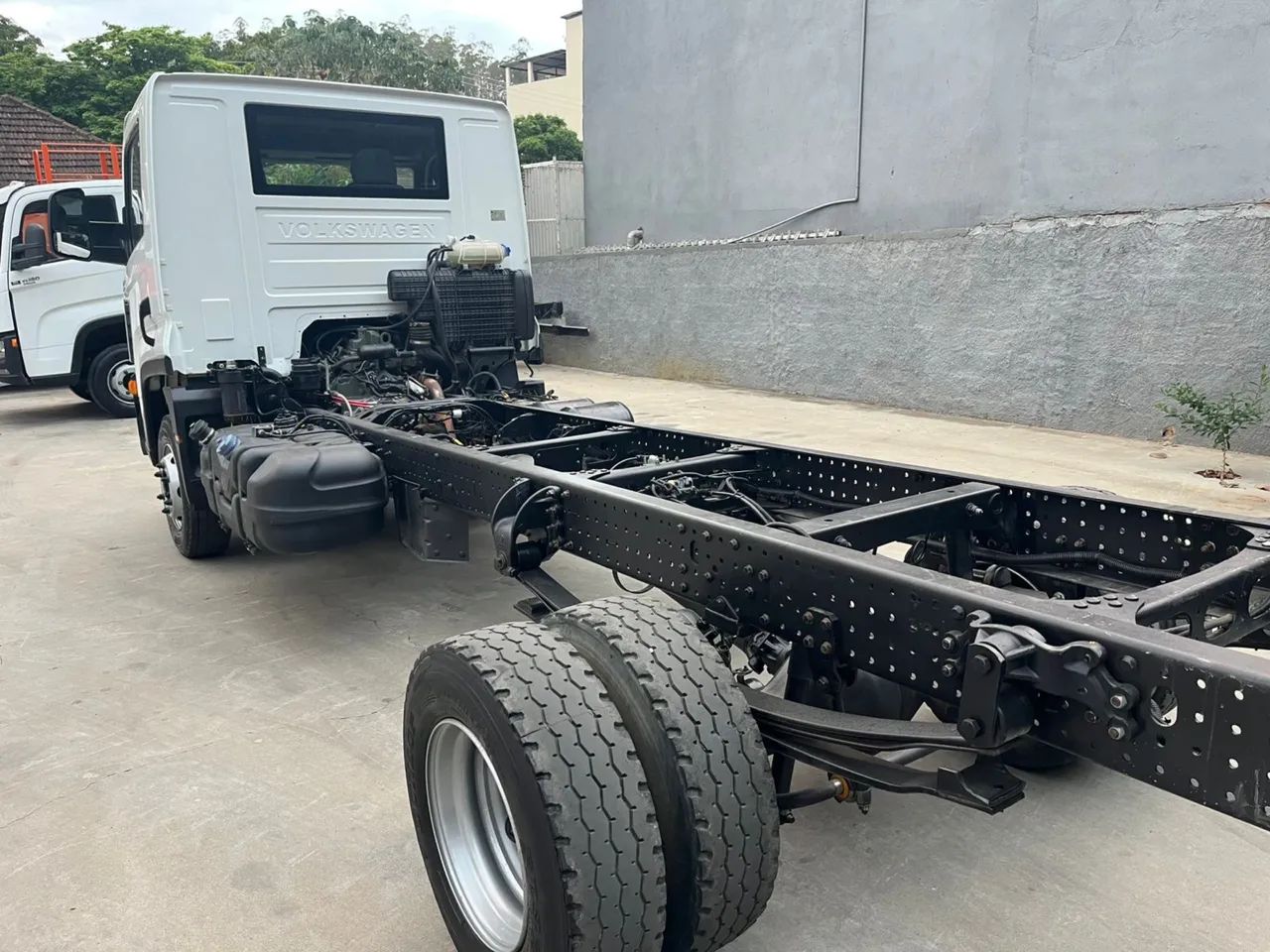 VW 11.180 2020  branco - Foto 4