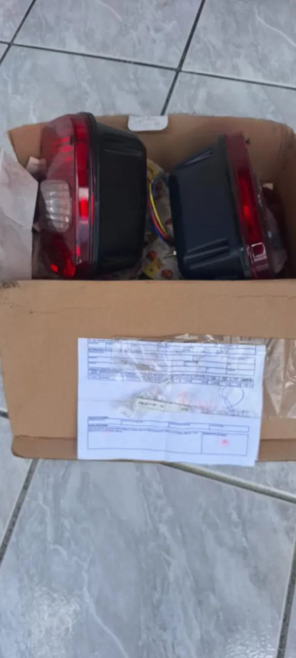 Lanternas originais caminhão volks, ja vai com lâmpadas, com nota fiscal - Foto 2