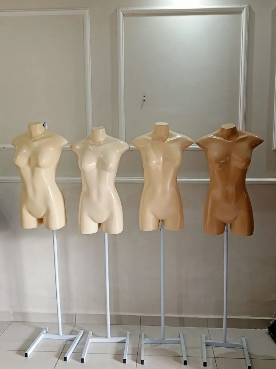 Manequins Busto Feminino com Pedestal - Estado de Novo - Foto 2