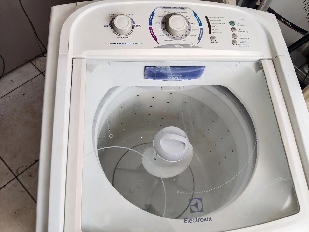 Vende-se uma máquina 