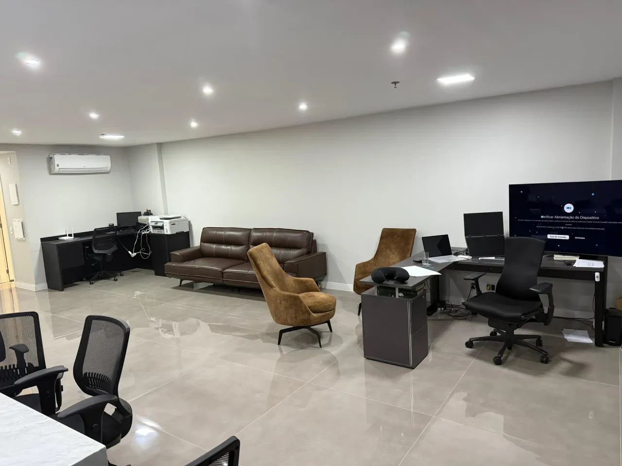 Sala/Conjunto para aluguel possui 70 metros quadrados - Foto 2