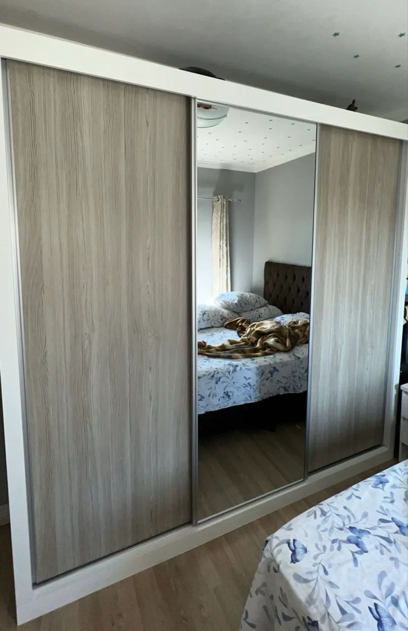 Guarda-roupa de casal 