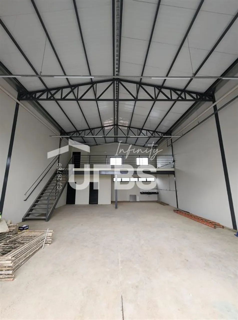 Galpão com 200m² à venda no bairro Grand Ville