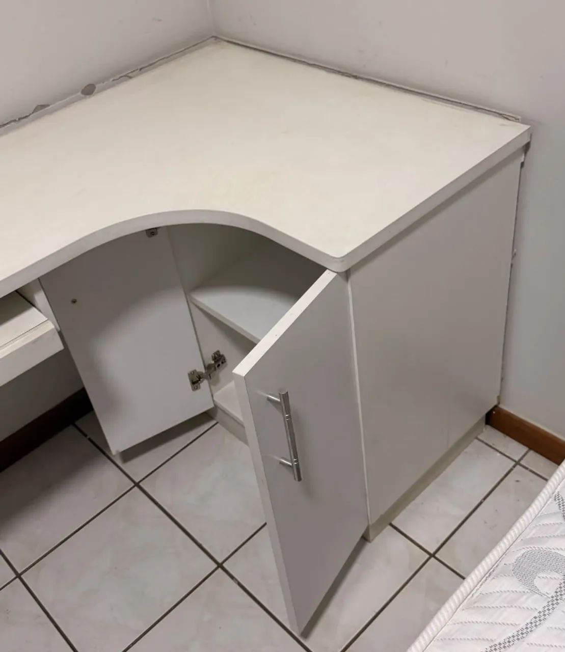 Mesa escrivaninha com armário - Foto 2