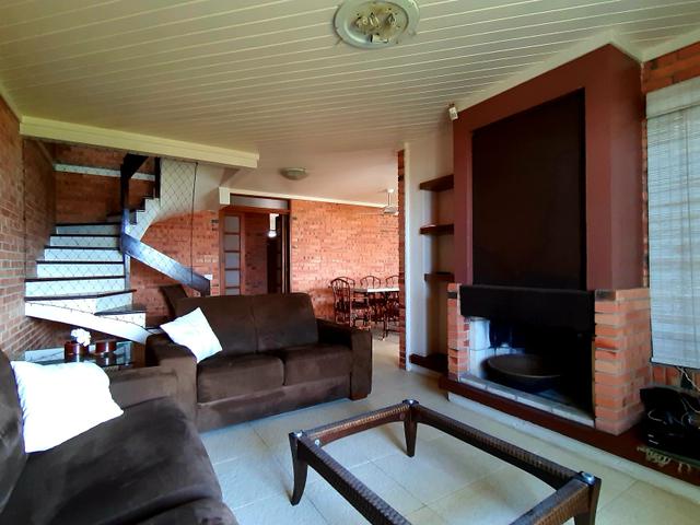 Locação anual. 3 suites, pé na areia!!