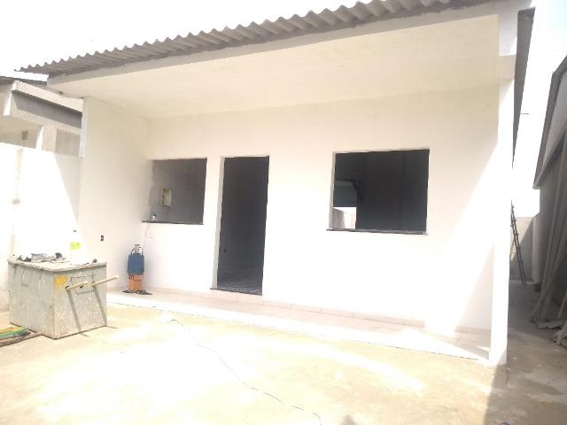 Casas em rua pública, 2 QTS (1 suíte), 2 vagas, área externa, prox ao shop. sumauma - Foto 2
