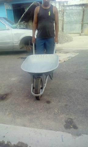 Um carrinho de mão de obra