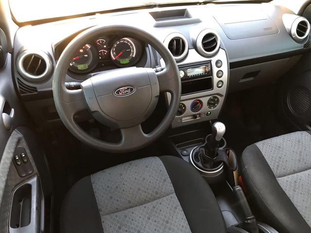 Ford Fiesta Class 1.6 2013 - Foto 9