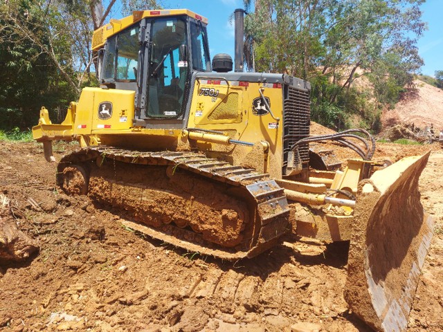 Trator Johnqq Deere 750 J 2014 - Único dono - Foto 2
