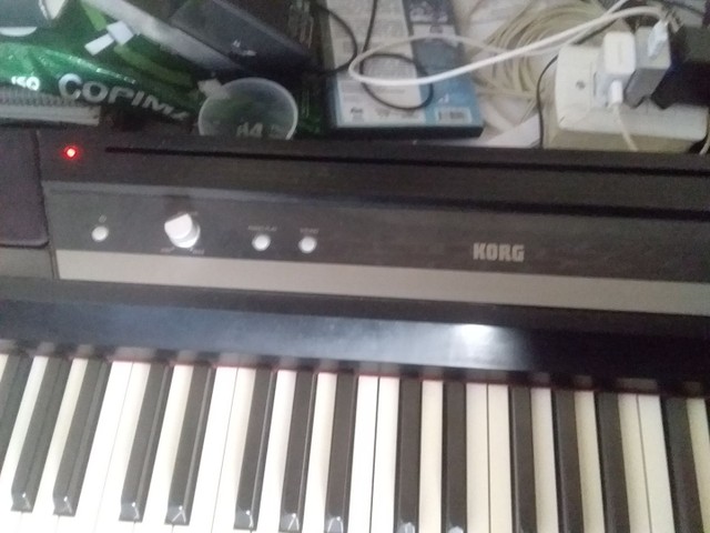 Piano Digital korg sp170s 