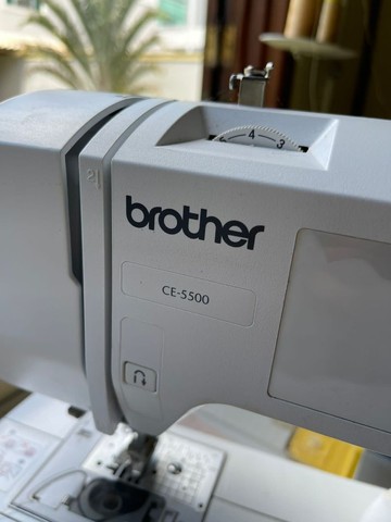Máquina costura Brother CE5500