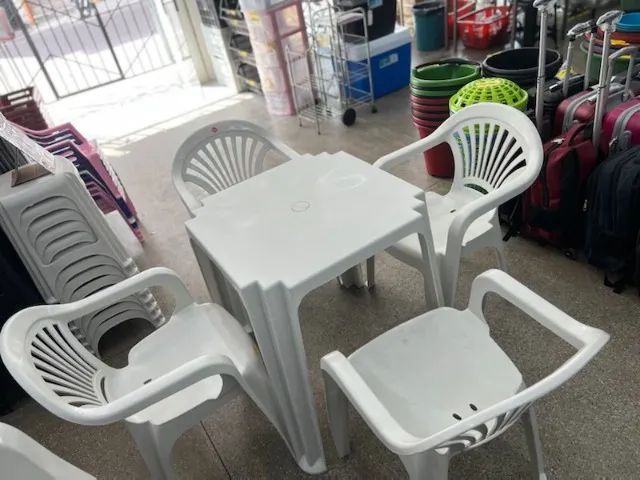 Jogo de mesa cadeira com braço branca nova pra restaurante partir de 181 reais cada